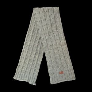 T.Swift the “our love will be passed on” scarf 